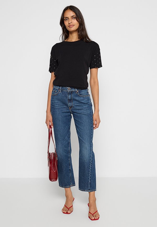 DKNY