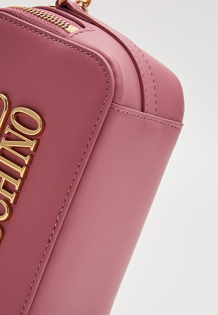 Love Moschino