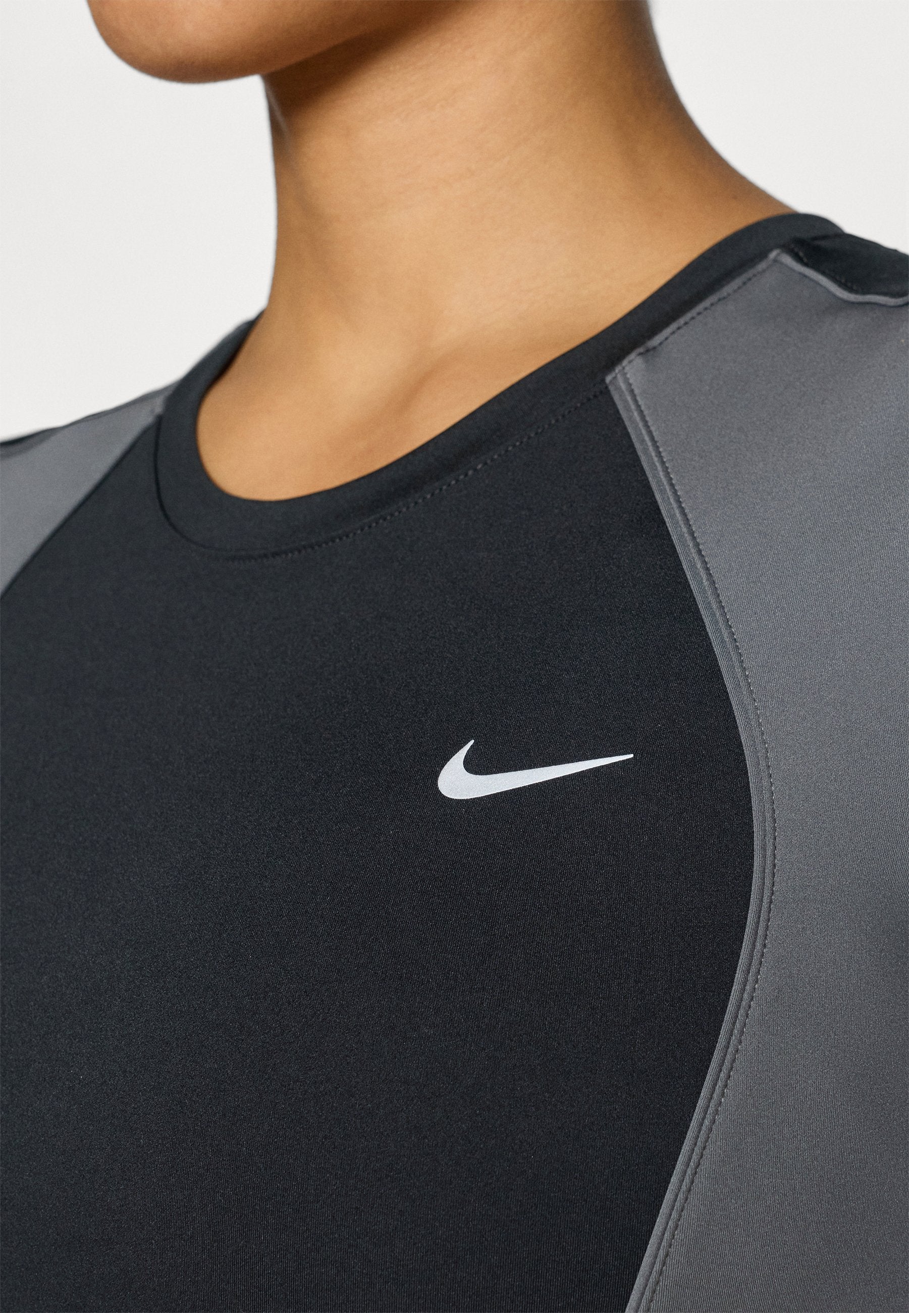 Nike Performance SWIFT TOP