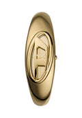 Goldfarbene, stromlinienförmige Armbanduhr mit einem länglichen ovalen Gehäuse und einem kleinen dreieckigen Zifferblatt, das Stunden- und Minutenzeiger anzeigt.