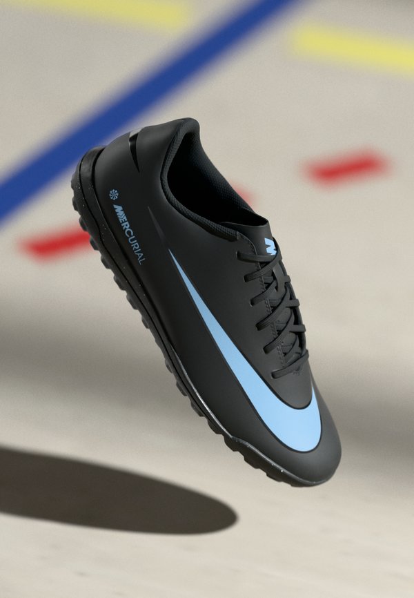 Nike Performance VAPOR 16 CLUB TF - Turf football boots - black/ice blue