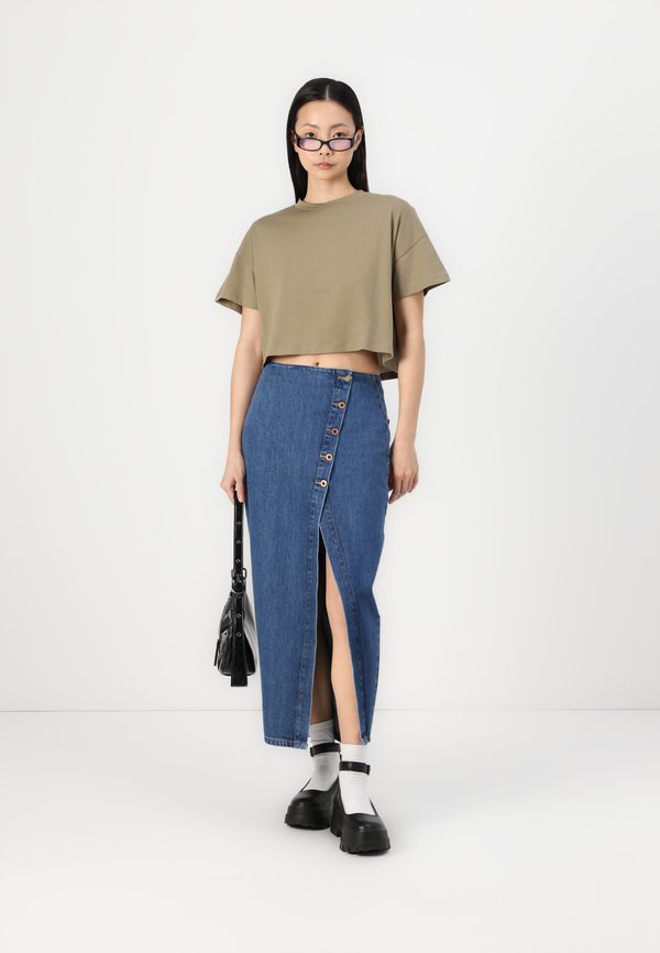 Noisy May Short sleeved semi cropped