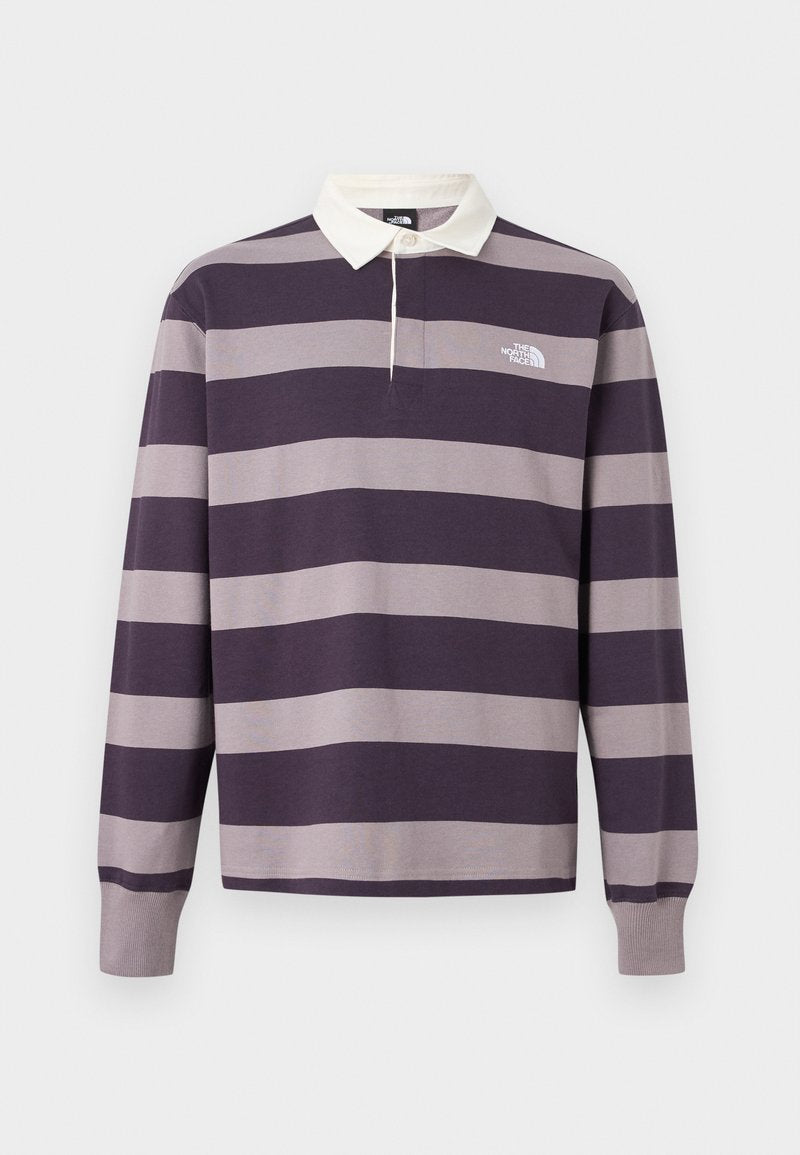 Langärmeliges Rugby-Shirt mit breiten, horizontalen dunkelvioletten und grauen Streifen, weißem Kragen und The North Face Logo auf der Brust.