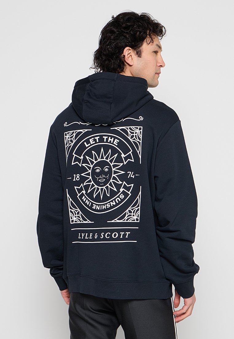 Lyle & Scott LYLE & SCOTT MID LAYERS SUNSHINE INN GRAPHIC HOODIE