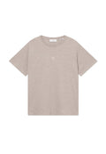 Beige T-Shirt mit kurzen Ärmeln, aus weichem Stoff, mit einem minimalistischen Design und einem kleinen, hellen "II"-Logo in der Mitte.