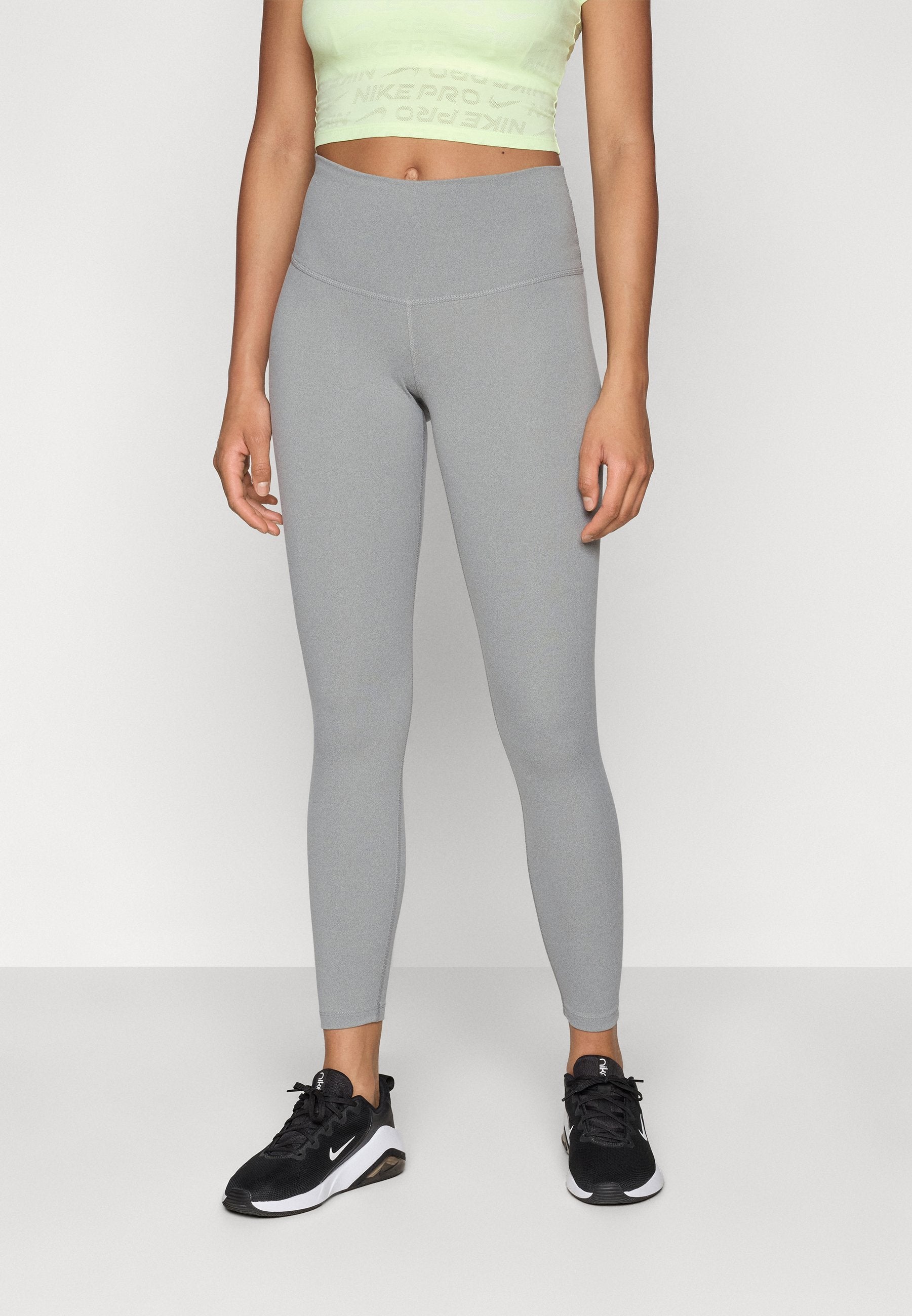 Nike Performance YOGA