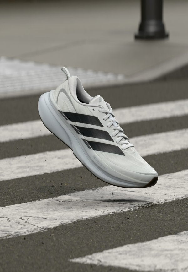 adidas Performance SUPERNOVA GLIDE M UNISEX - Road running shoes - footwear white/core black/halo silver-coloured