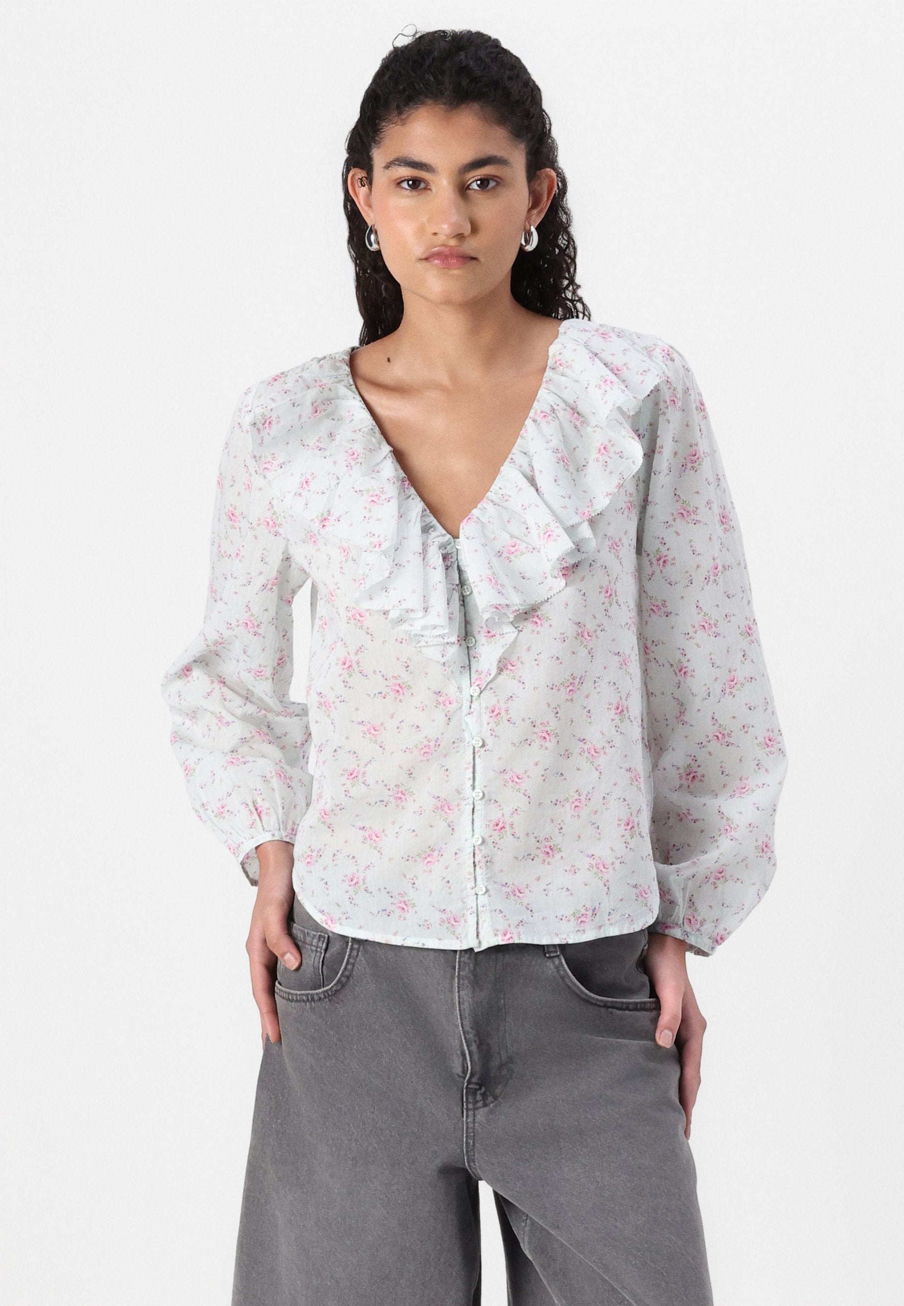 GAP RUFFLE TRIM