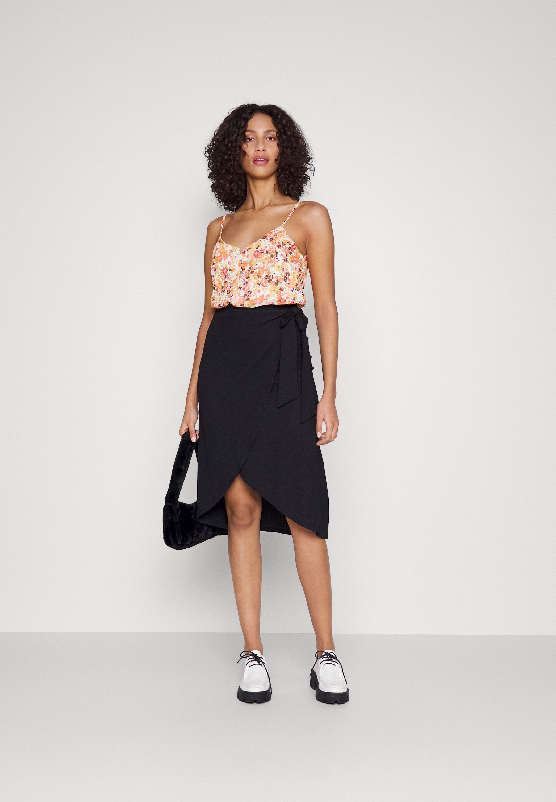 ONLY Tall ONLLUCIE BUTTON SINGLET