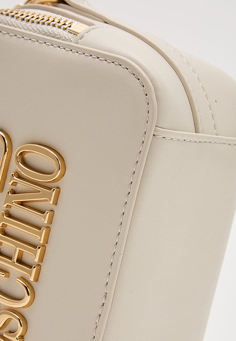 Love Moschino
