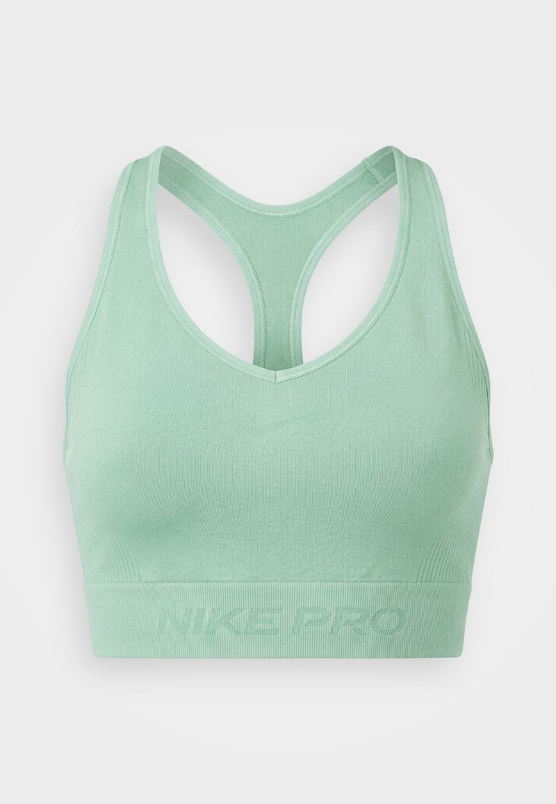 Hellgrüner Nike Pro Sport-BH mit Racerback-Design und breitem elastischem Band für Halt.
