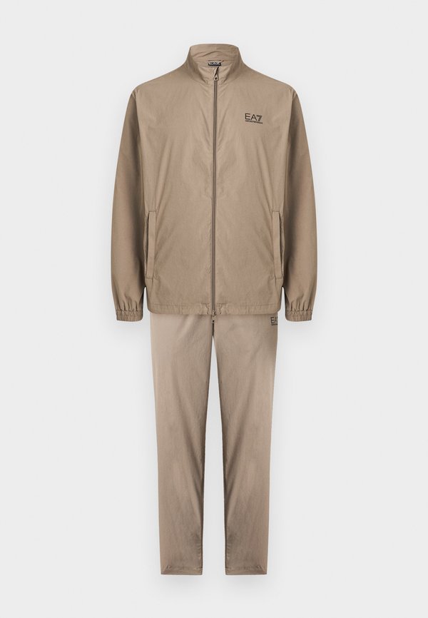 EA7 Emporio Armani TRAIN CORE SUIT SET