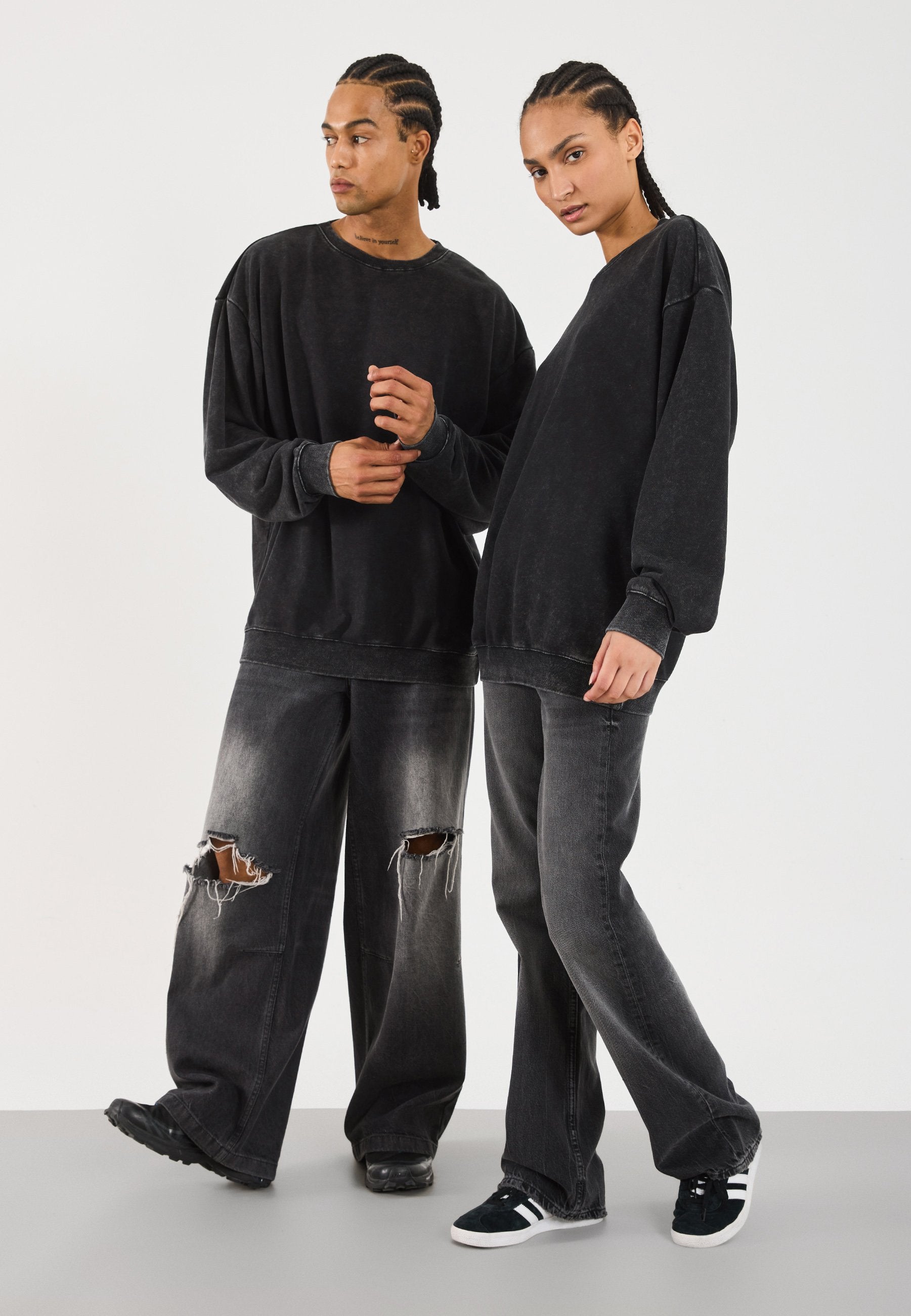 YOURTURN UNISEX OVERSIZED FIT WASHED SWEATSHIRT
