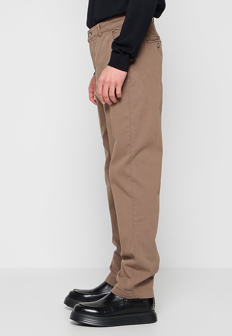 RELAXED FIT  Media 2