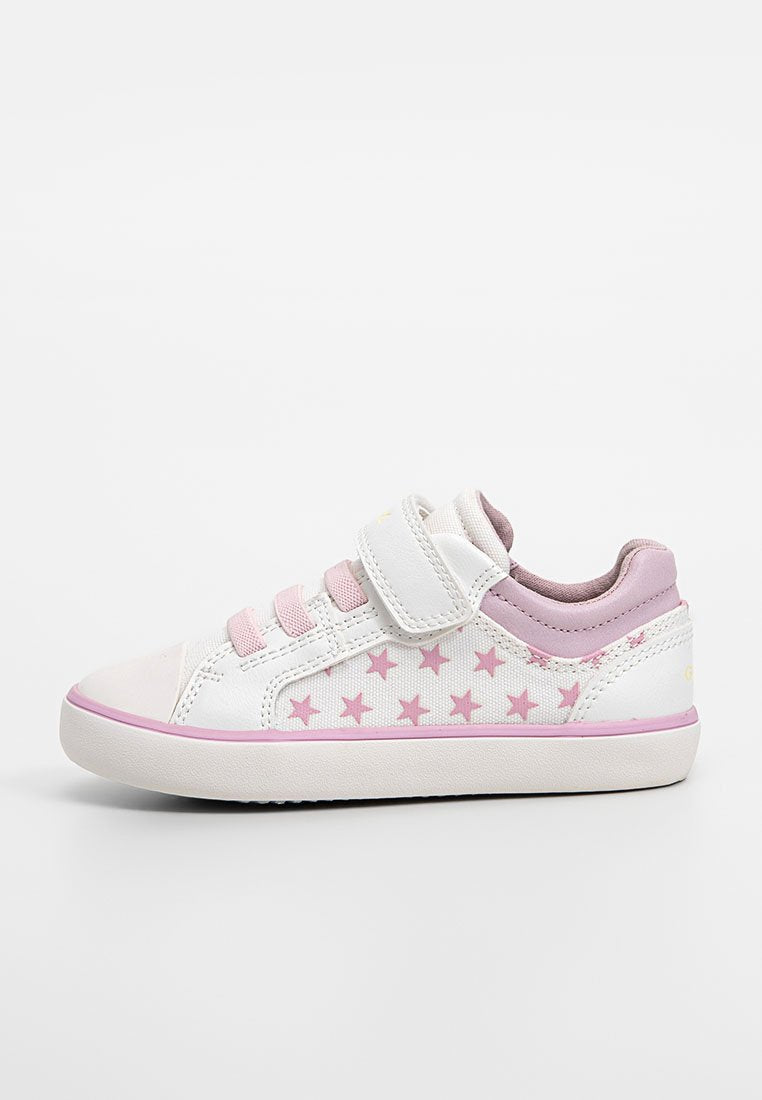 Weißer Sneaker mit rosa Sternmustern, Klettverschluss, Gummisohle, runder Zehenform sowie gepolstertem Kragen und Zunge für Komfort.