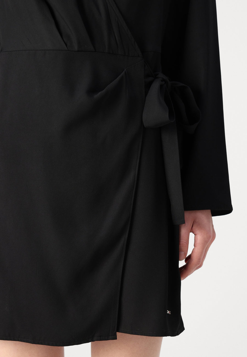 FLUID WRAP SHORT DRESS Media 6
