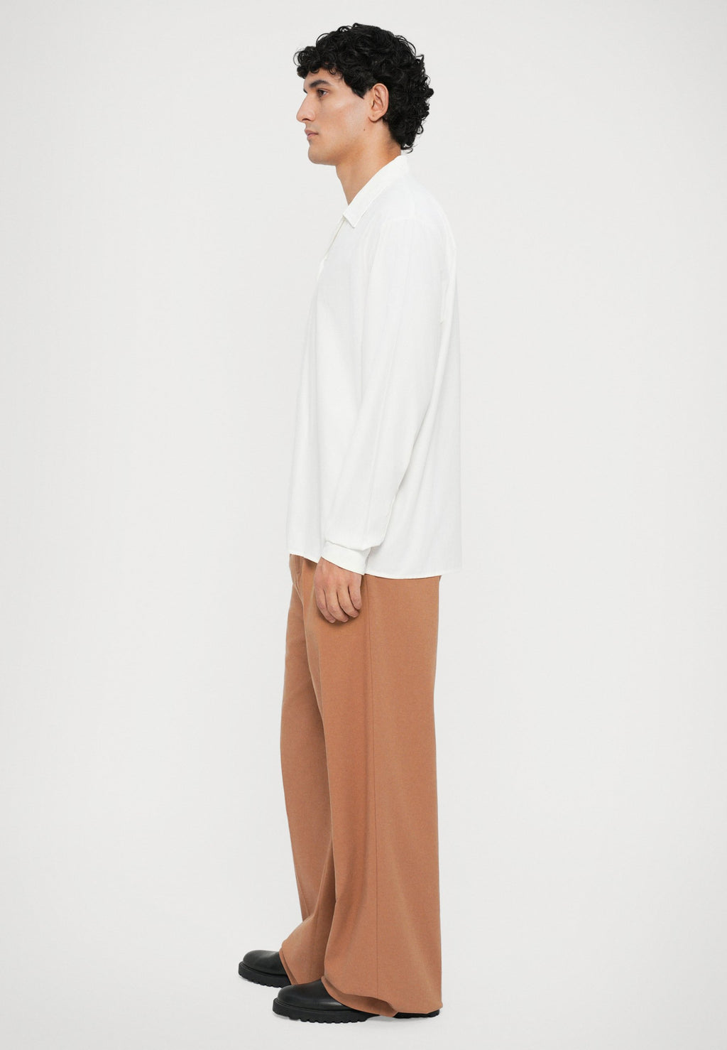 Essential Collective TROUSERS WITH PLEATS