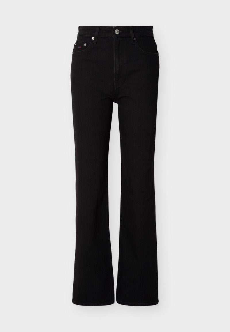 Schwarze, ausgestellte Jeans aus Denim mit hoher Taille, ausgestattet mit fünf Taschen und metallischem Knopfverschluss. Glatte Textur, gerade geschnitten ab dem Knie.
