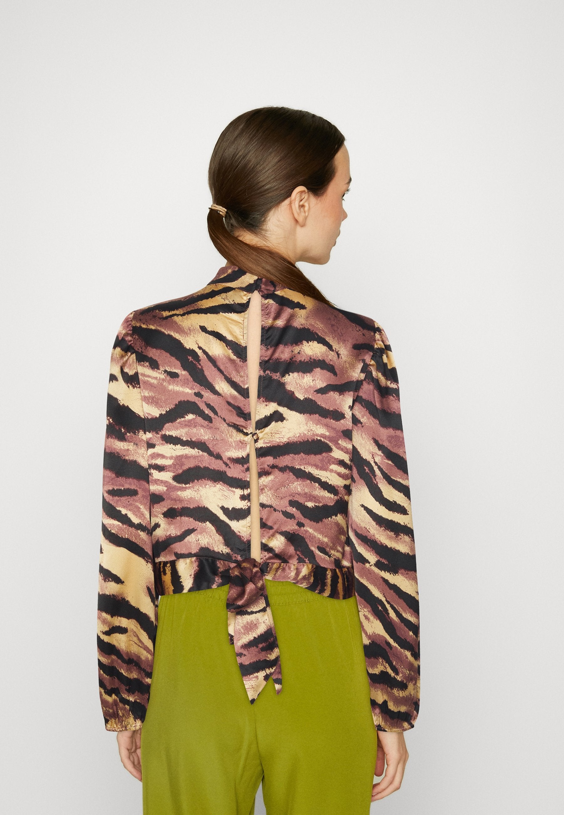 Pieces MONALISE LS OPEN BACK TOP