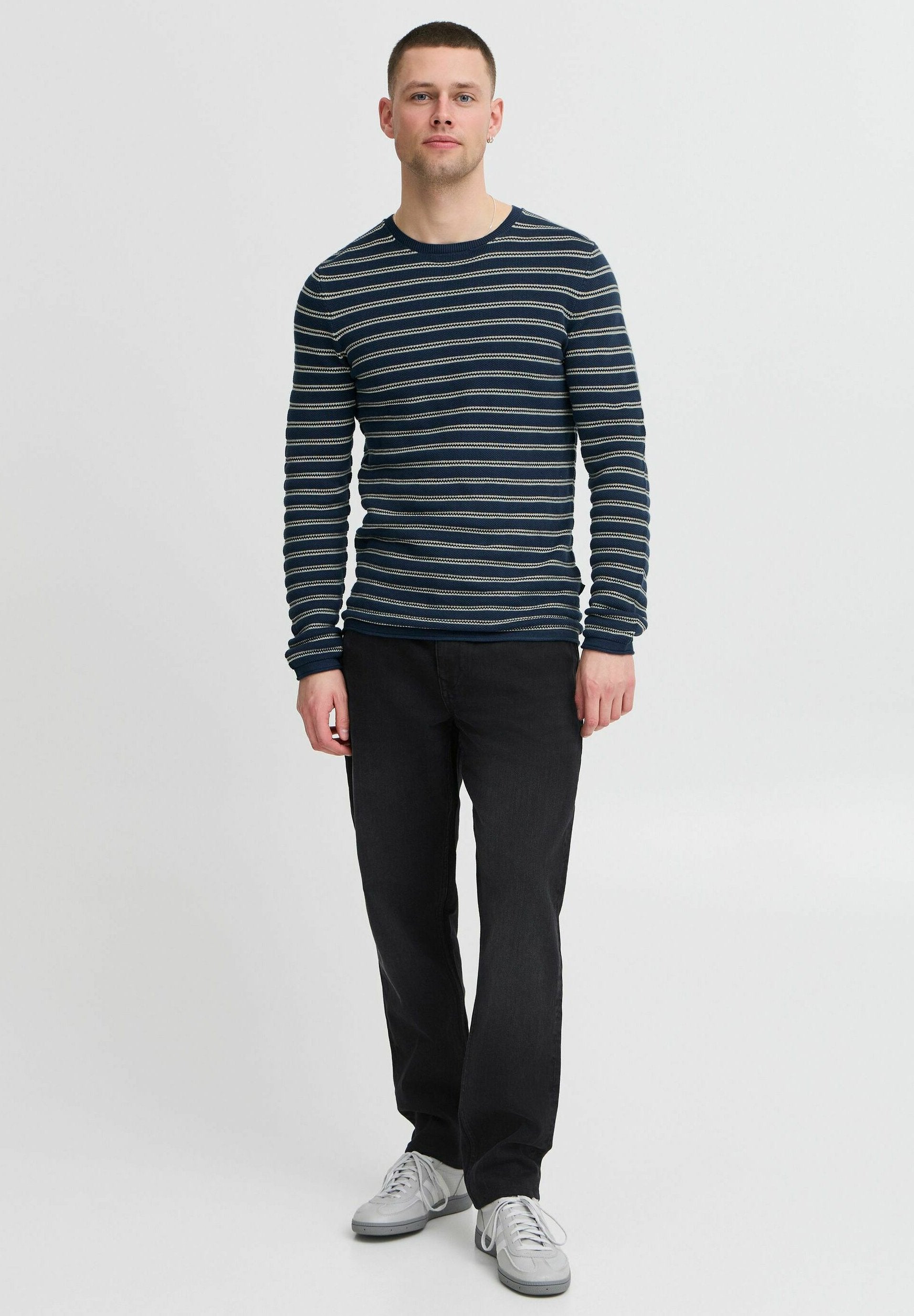 BHAJLAN FINE KNIT STRIPED Media 2