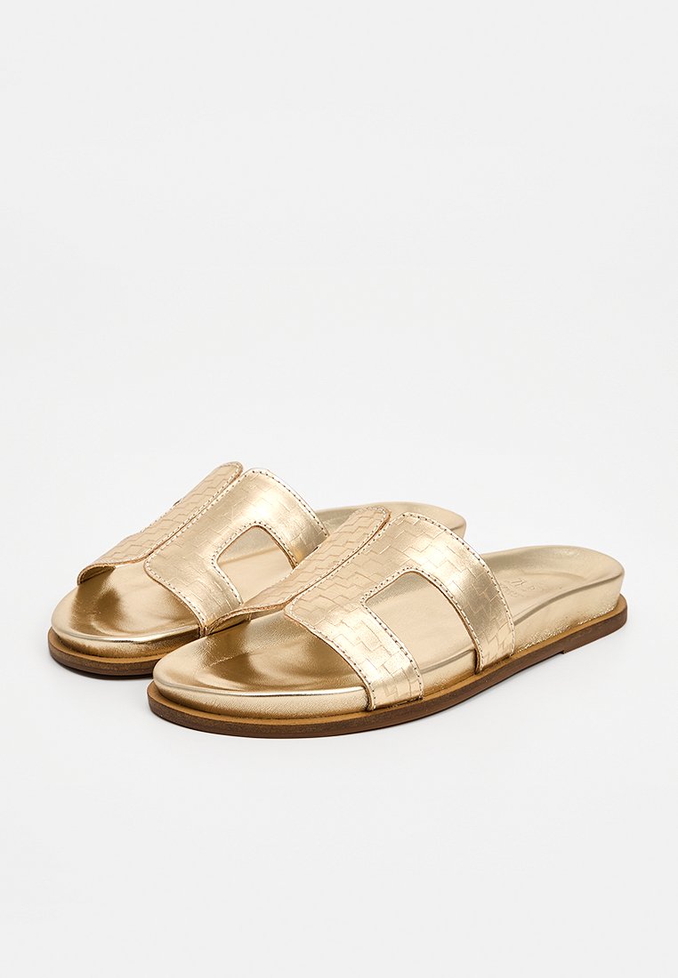 Dune London LAROW
