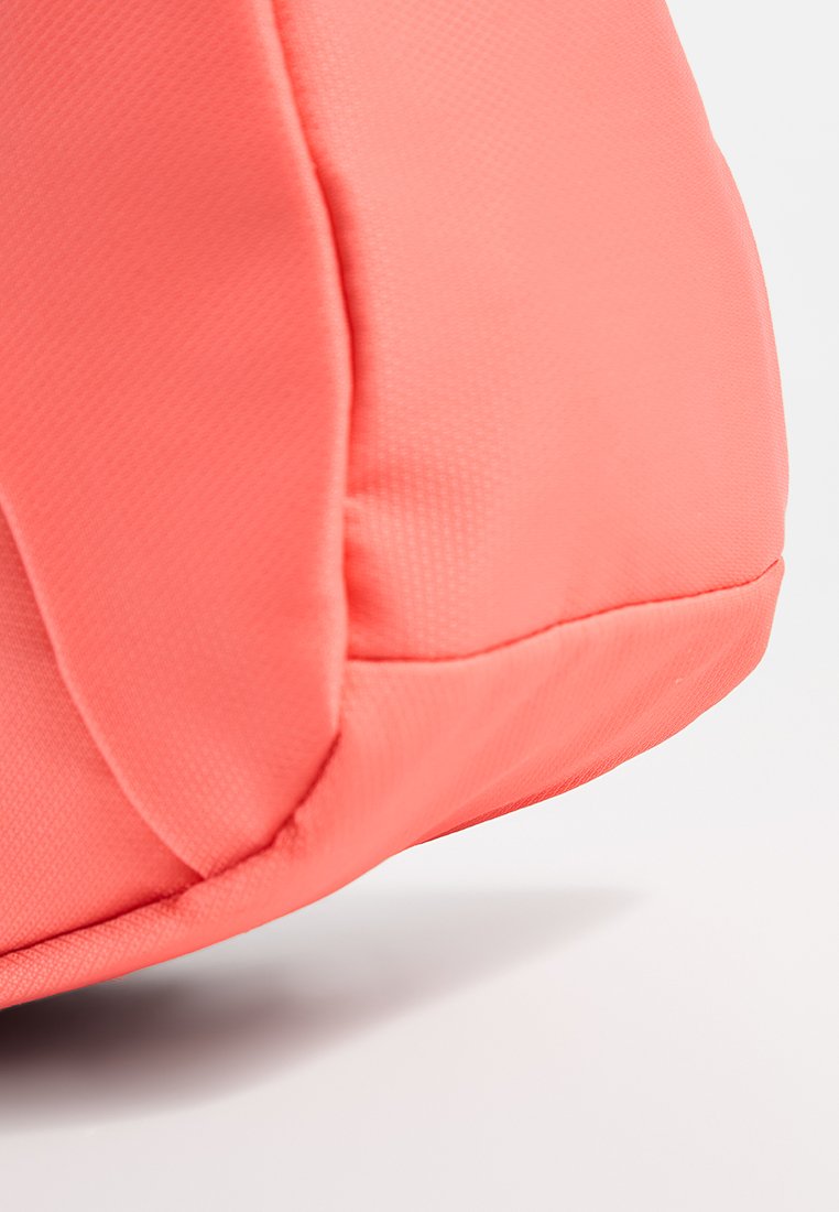 Mandarina Duck STYLE