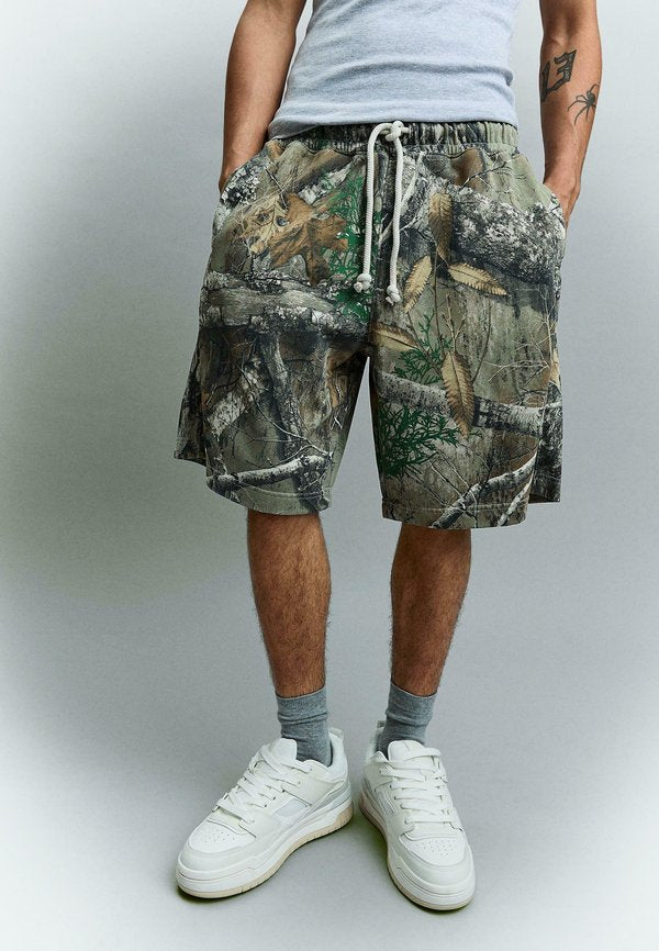 Bershka WASHED BERMUDA SHORTS - Tracksuit bottoms - sand