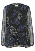 Schwarze Bluse mit floralem Muster in Blau und Weiß, mit V-Ausschnitt, langen transparenten Ärmeln und Knopfdetails an der Vorderseite.