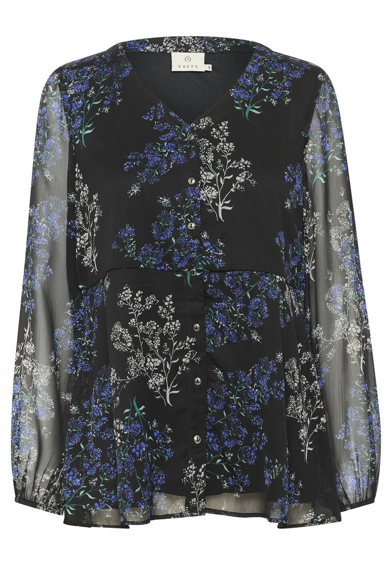 Schwarze Bluse mit floralem Muster in Blau und Weiß, mit V-Ausschnitt, langen transparenten Ärmeln und Knopfdetails an der Vorderseite.