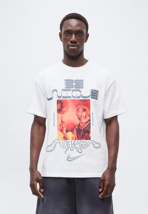 Nike Performance TEE M90 SIG LOOSE - Print T-shirt - white
