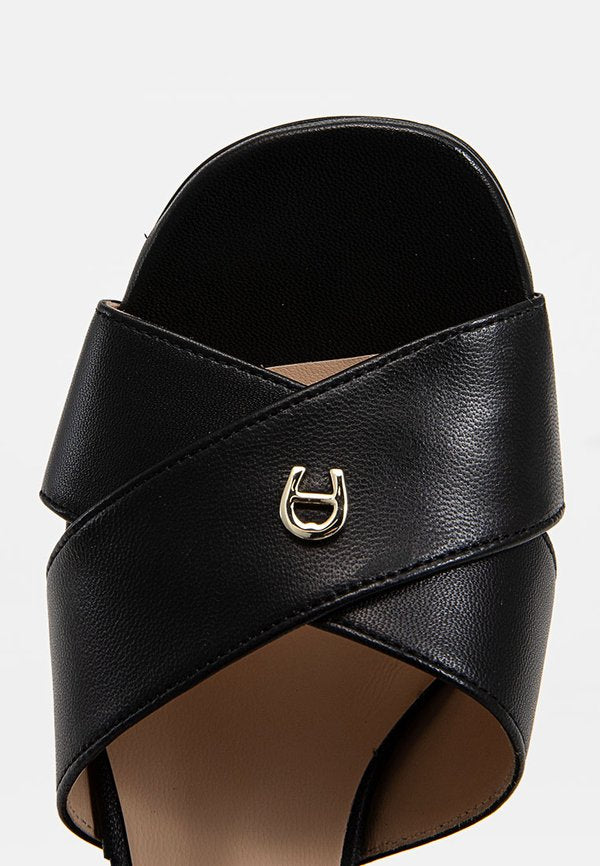 AIGNER COURTNEY