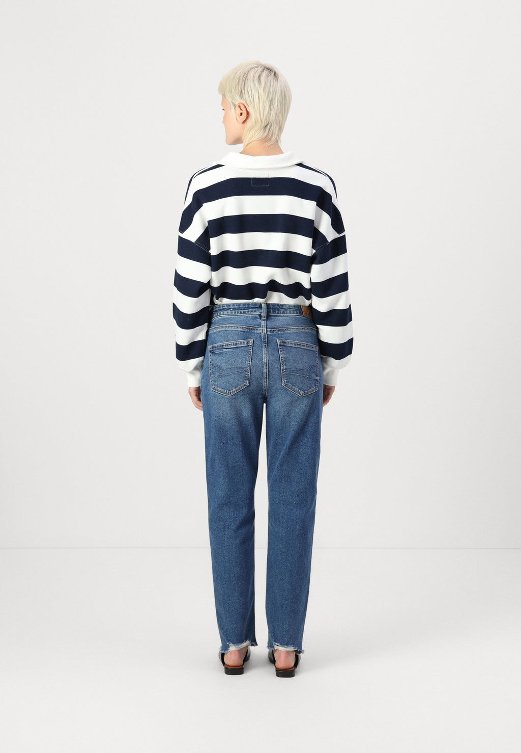 American Eagle MOM JEANS