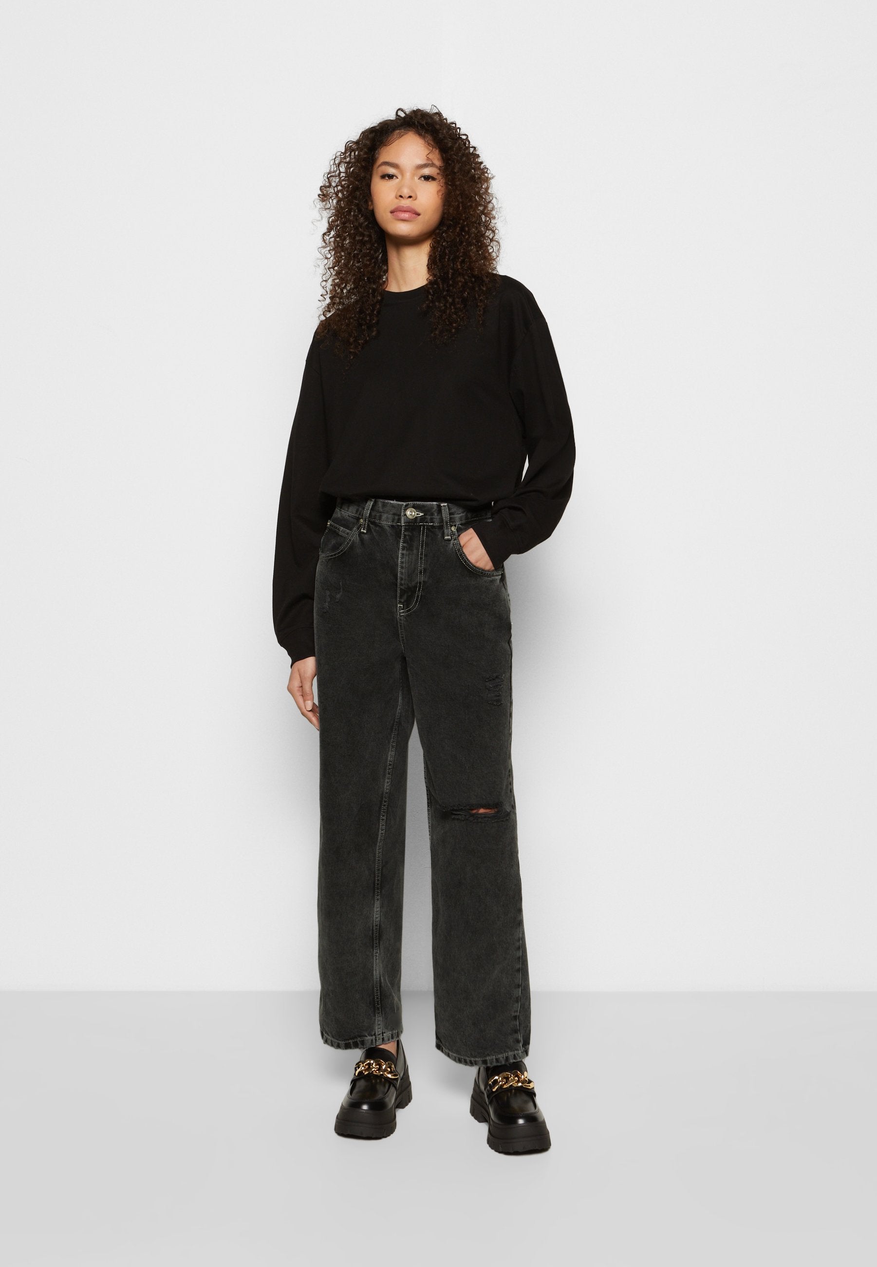 BDG Urban Outfitters WASHED RIPPED BOYFRIEND