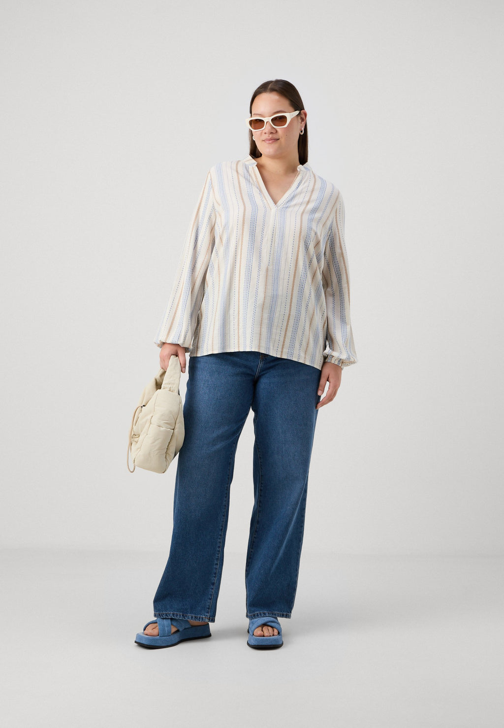 CARCAMELLIA LIFE V NECK Media 2