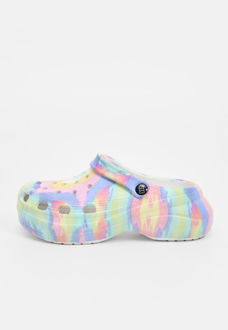 Koi Footwear