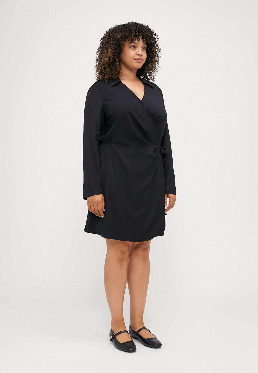 FLUID WRAP SHORT DRESS Media 5