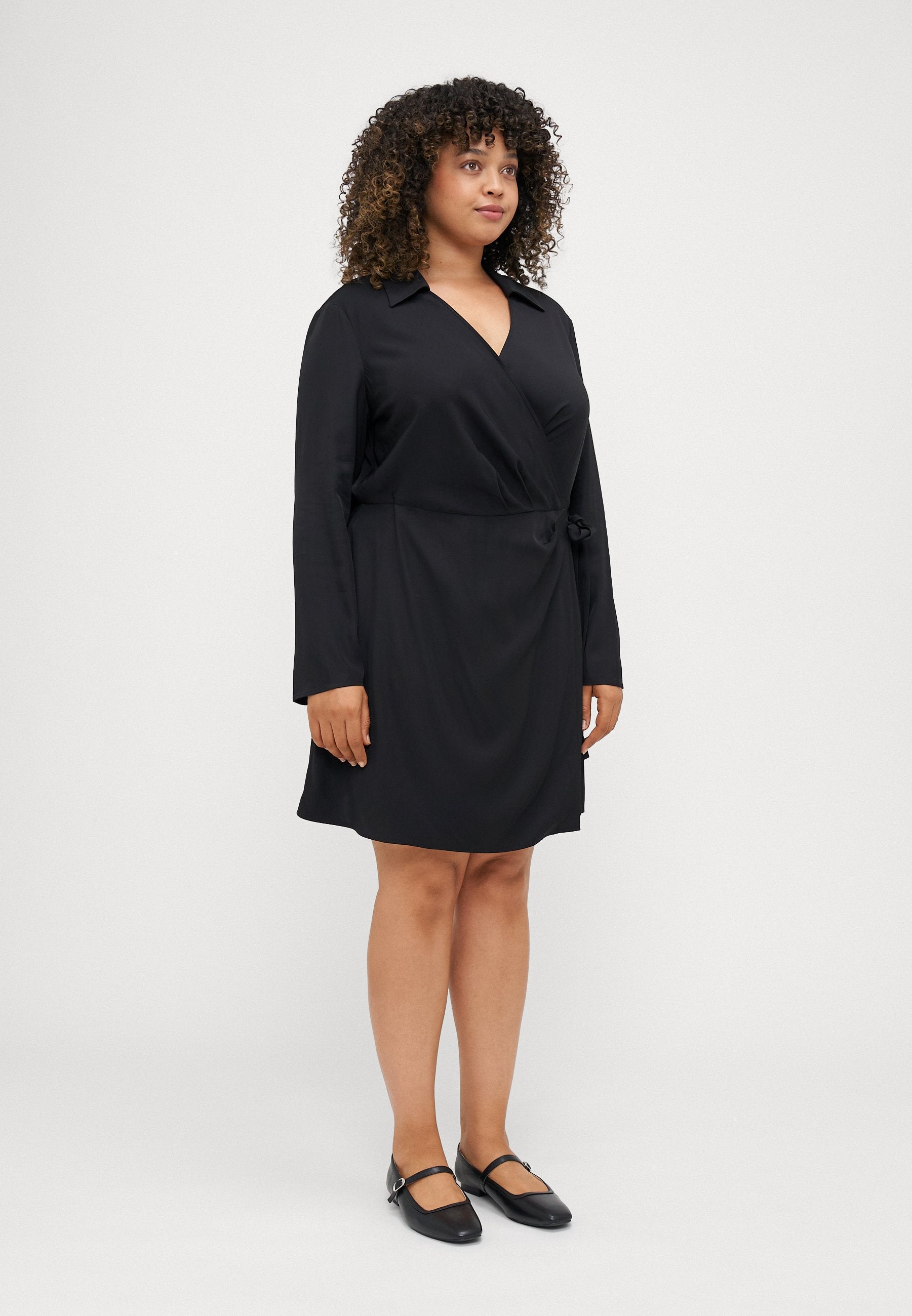 FLUID WRAP SHORT DRESS Media 5