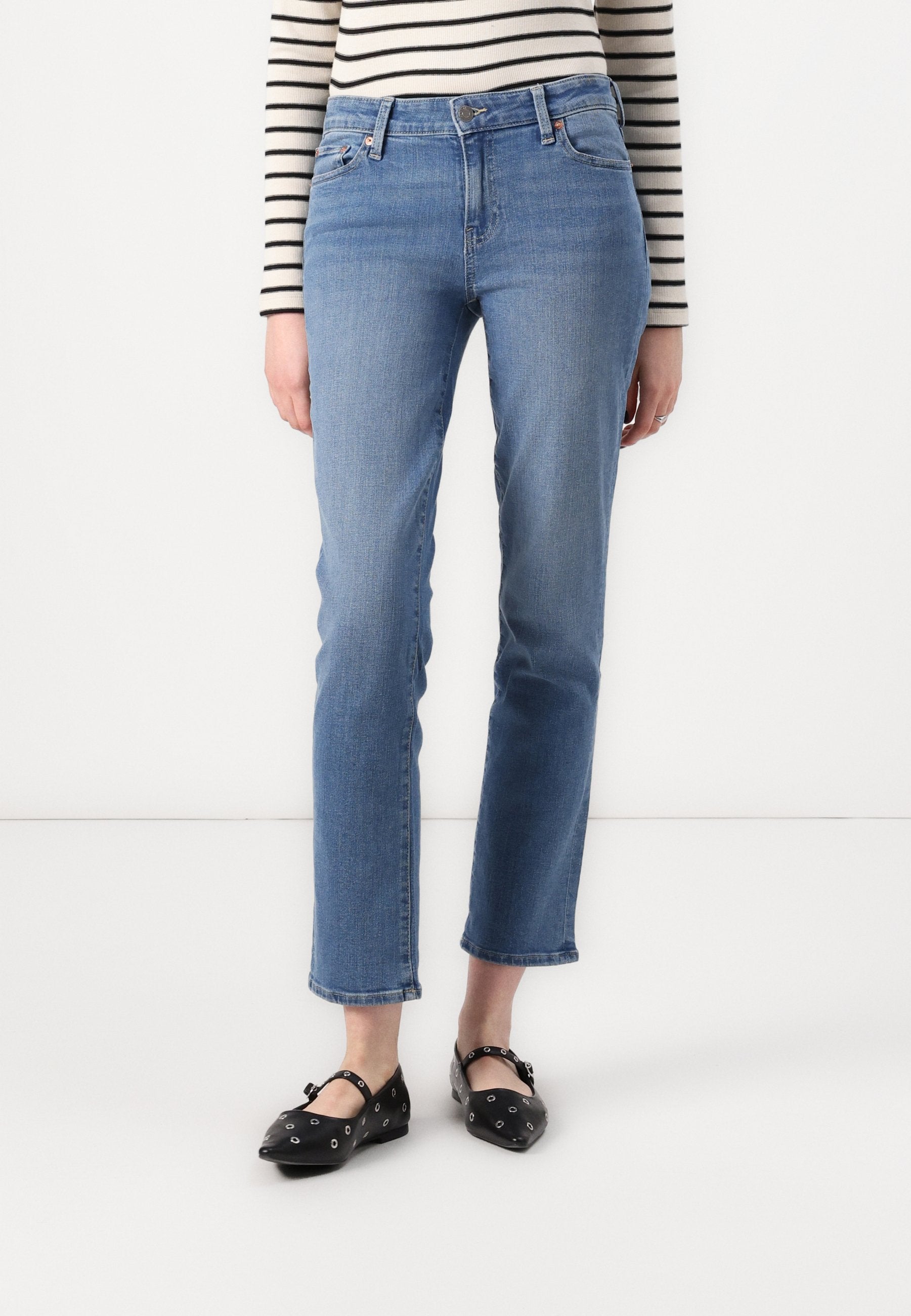 GAP NEW CLASSIC STRAIGHT