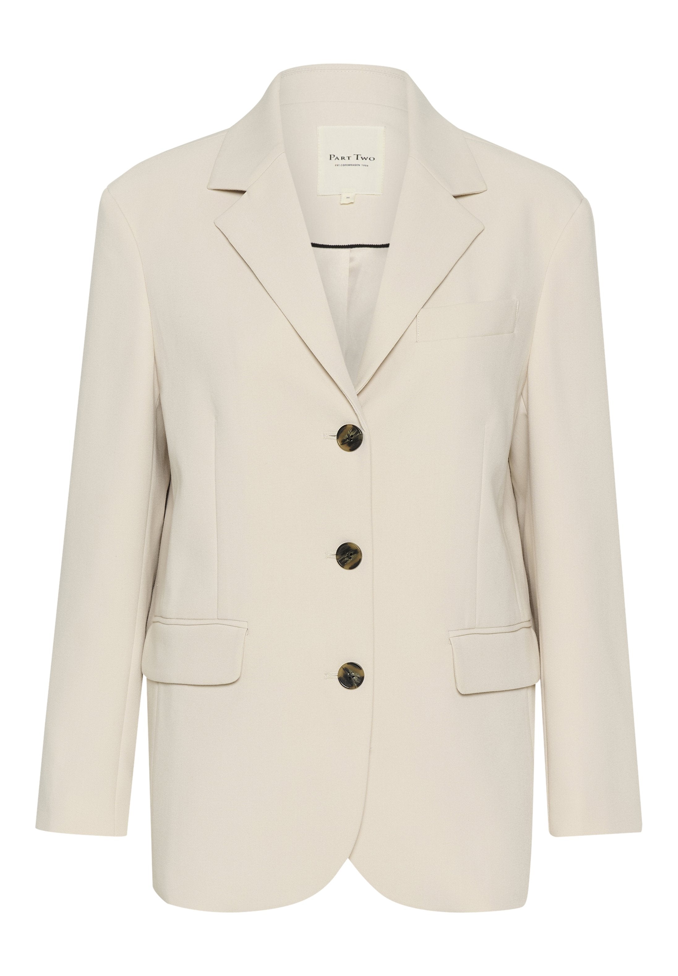 Beige Blazer aus glattem Stoff mit Reverskragen, vier Knöpfen vorne, zwei Seitentaschen und einer kleinen Brusttasche.