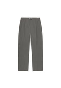 Graue plissierte Hose mit gerader Beinführung, ausgestattet mit einem Frontknopfverschluss und einem texturierten Stoff für ein maßgeschneidertes Aussehen.