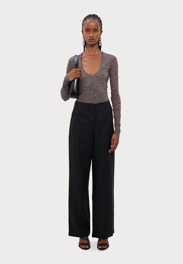 Philosophy di Lorenzo Serafini BODY