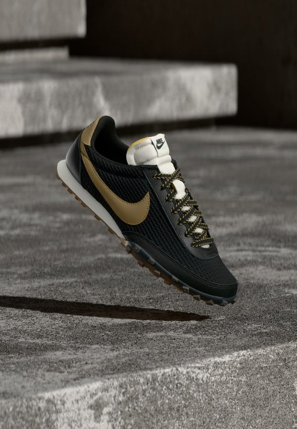 Nike Sportswear WAFFLE RACER '26 SE - Trainers - black/filbert/sail