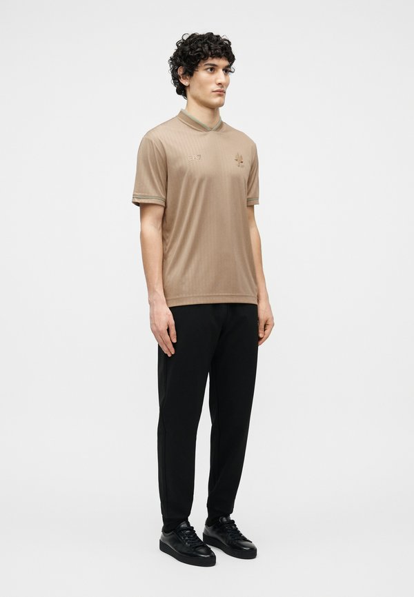 EA7 Emporio Armani TRAIN SOCCER TEE