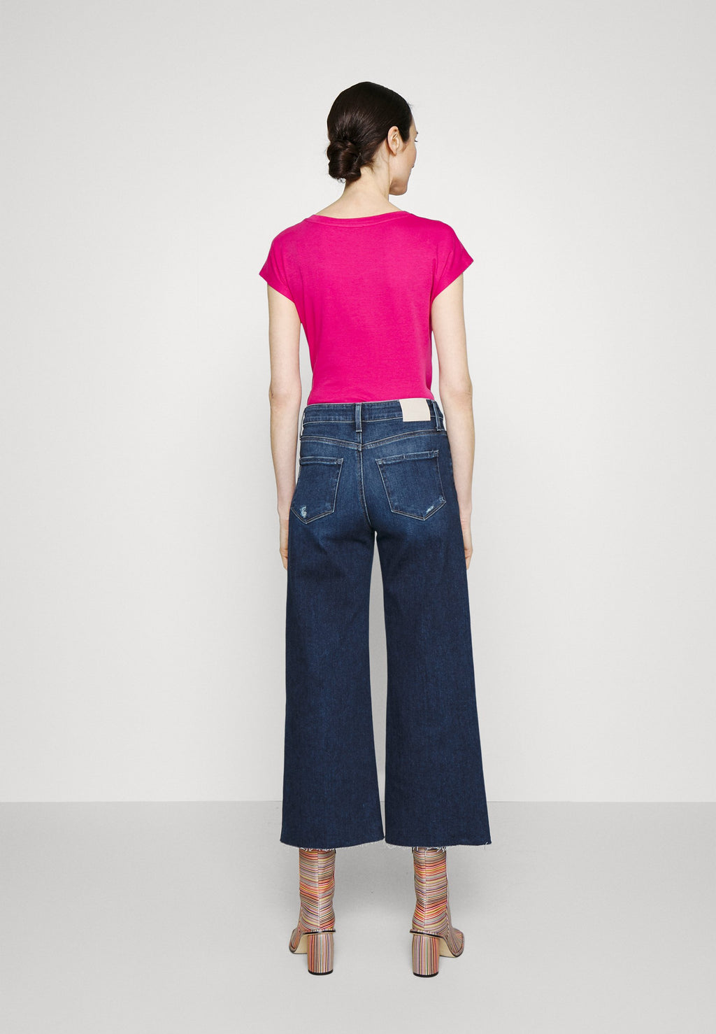 Paige ANESSA RAW HEM