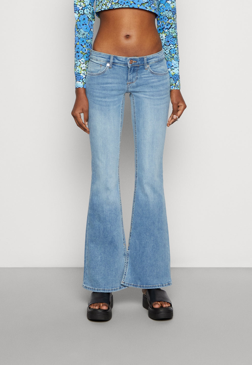 ONLCORAL ANKLE SLIT FLARED  Media 3
