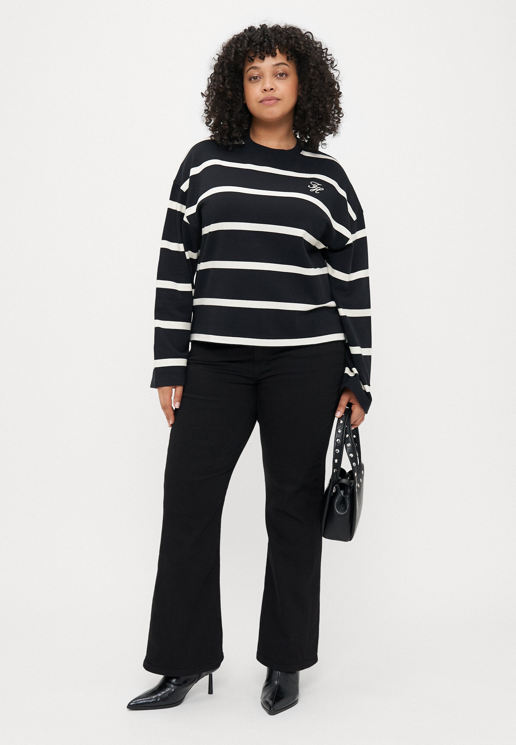 CURVE LOGO EMBROIDERY TERRY CREW NECK SWEATSHIRT Media 2