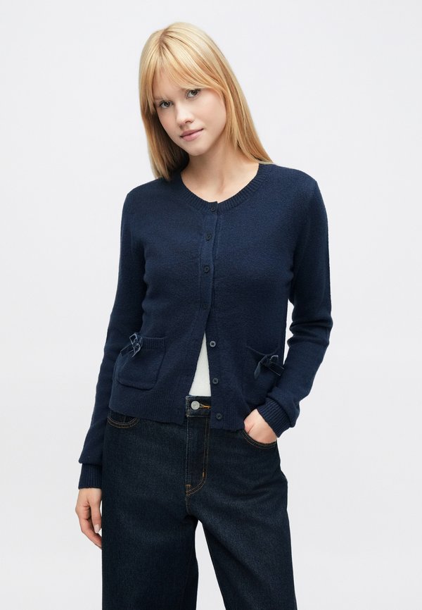 Hollister Co. WEBEX CLOUD CREW