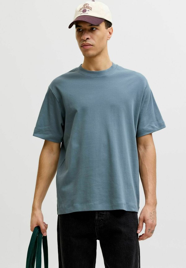 Jack & Jones JJURBAN LOOSE FIT RUNDHALS T-SHIRT - Basic T-shirt - stormy weather