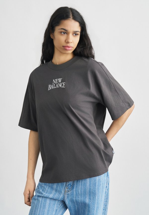 New Balance LINEAR HERITAGE OVERSIZED T-SHIRT - Print T-shirt - faded black