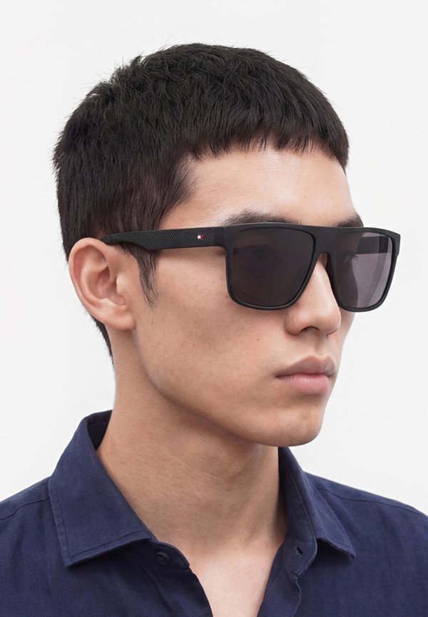 Tommy Hilfiger Sunglasses - matte black